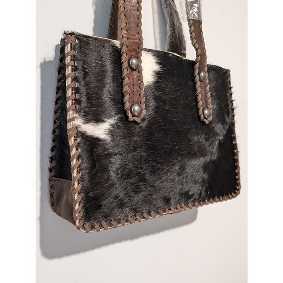 P & G Collection Black And White Cowhide Crossbody Bag w/ free wallet - Picture 3 of 8